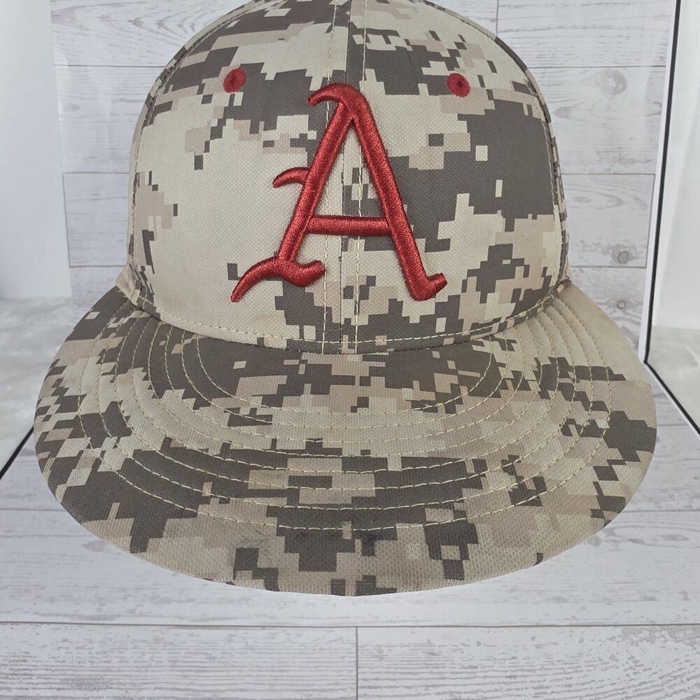 Nike Authentic Team Issue Arkanas‎ Razorbacks Dri-Fit Camo Cap